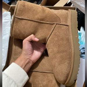 Brand NEW UGGS Size 9